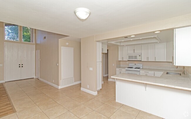 Building Photo - Newly Renovated 4 Bedroom In Oceanside! Rental