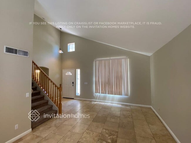 Photo - 764 W La Pryor Ln