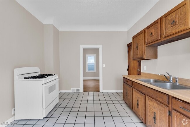 Building Photo - 3703 E 63rd St Unit 1/DN Rental