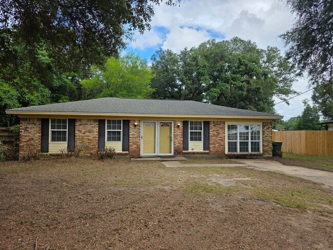 Building Photo - Nicely updated 3BR/1.5BA with fenced in ba... Rental
