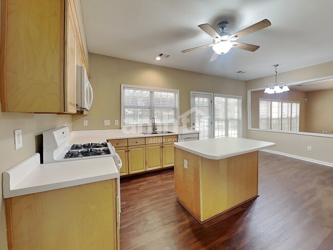 Photo - 5715 Oxborough Way