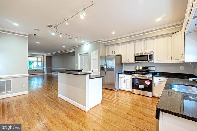 Photo - 1535 Gales St NE