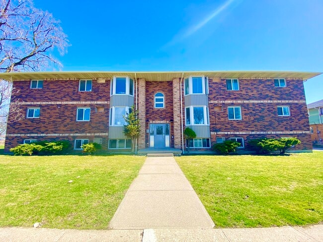 Building Photo - 388 Park Ave E Unit 103