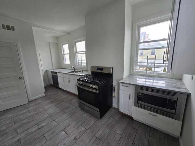 Photo - 27 Harrison Plz Unit 2