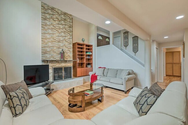 Photo - 5922 159th Ct NE Casa