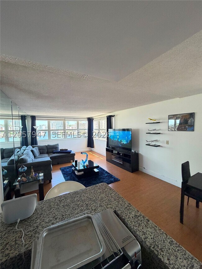 Building Photo - 111 Golden Isles Dr Unit F10