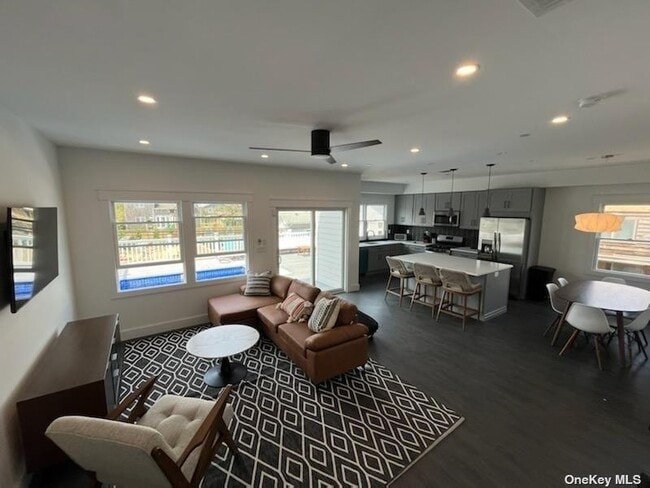 Photo - 334 Dehnhoff Walk