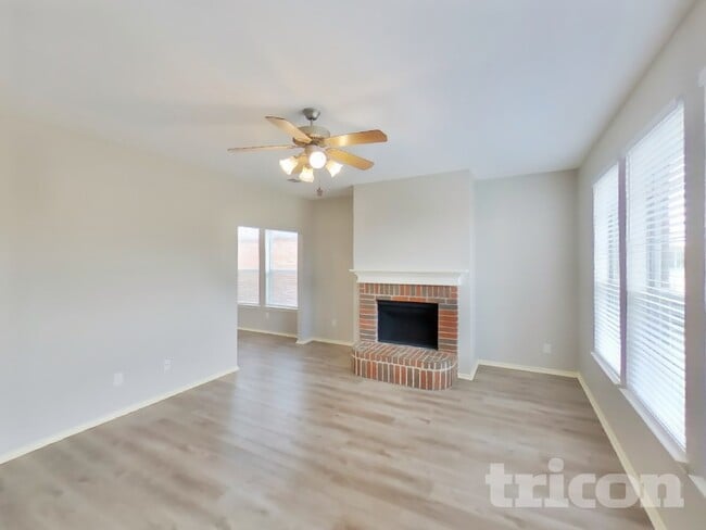 Photo - 925 Buffalo Springs Dr