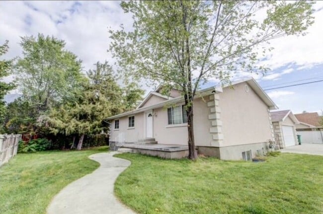 Photo - 312 E 400 N