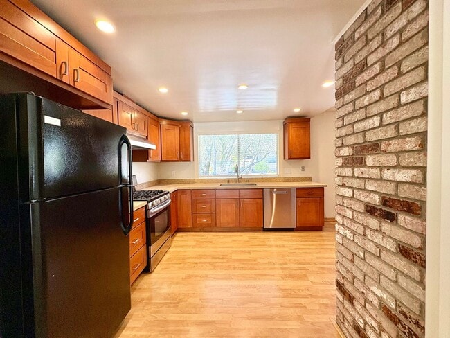 Photo - 1732 Las Gallinas Ave