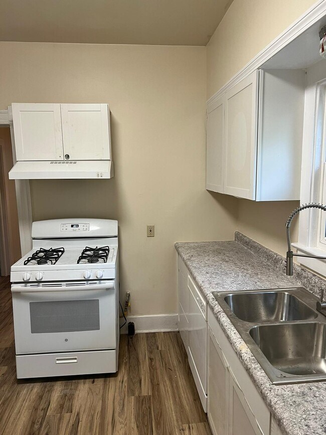 Photo - 366 Woodmere Ave SE Unit 1