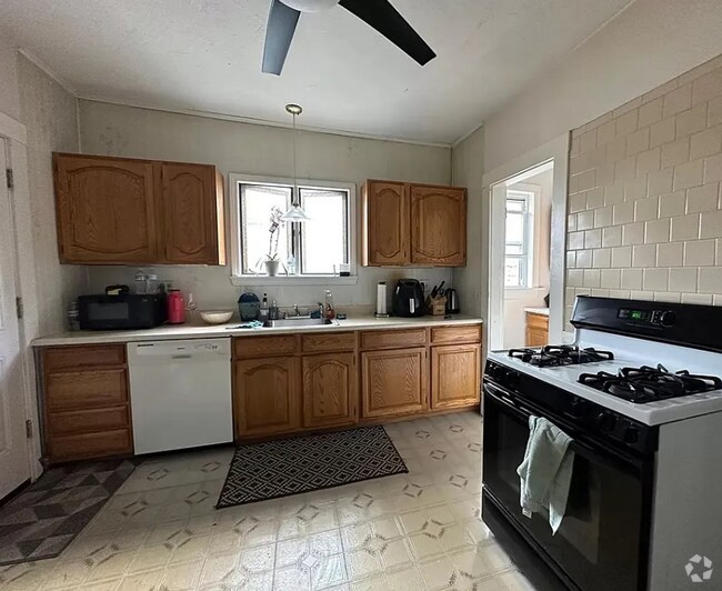 Building Photo - 19 Stanley Ave Unit 2 Rental