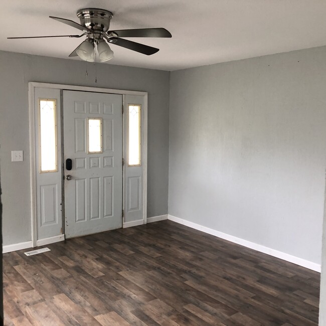 Photo - 805 N 3rd St