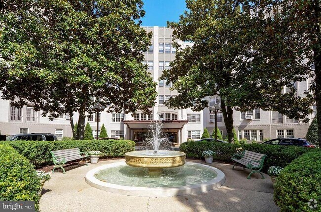 Building Photo - 2737 Devonshire Pl NW Unit D Rental