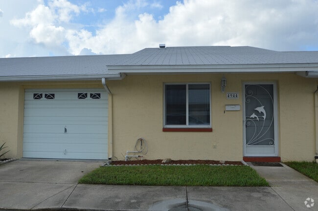 Building Photo - 2 Bedroom/1Bath  with Garage 55+ Community... Rental