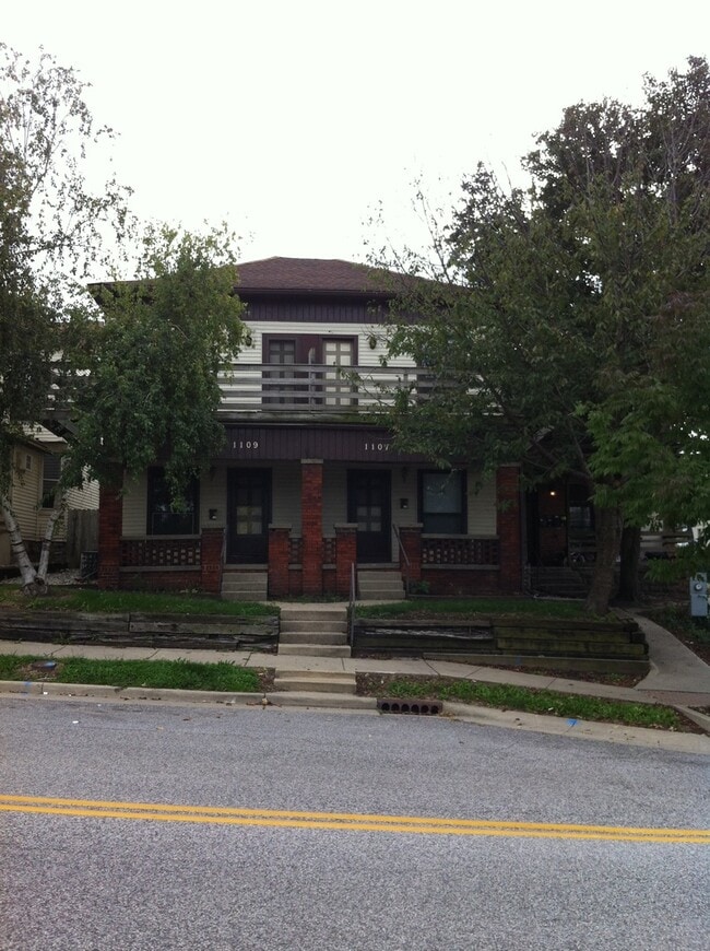 Building Photo - 4 Bedroom Available Downtown