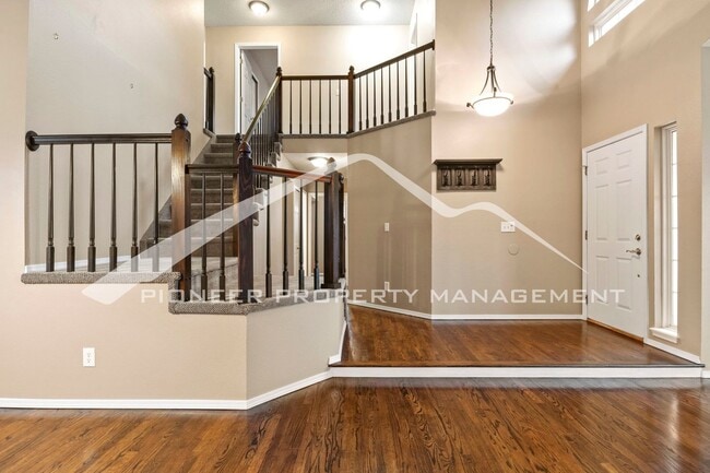 Building Photo - Beautiful 3bd/2.5 bath home with a peaceful backyard, AC, and 2.5 car garage near Ute Valley Park