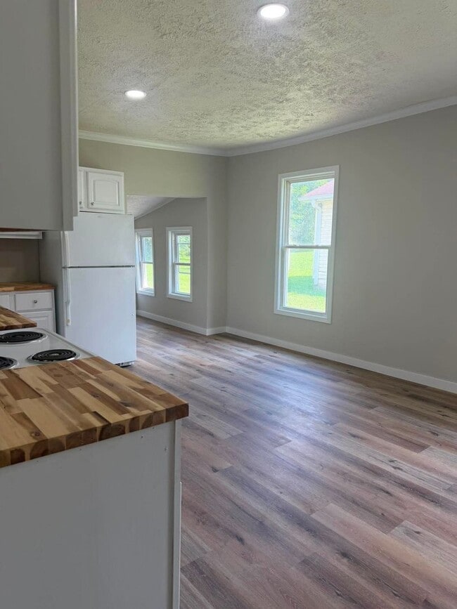 Photo - 222 Lenoir Ave
