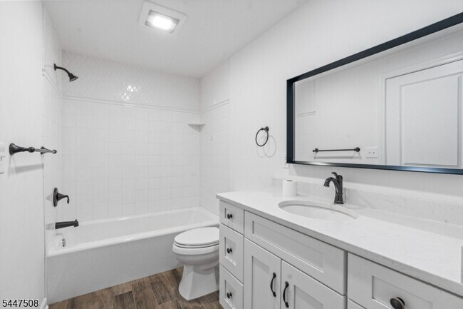 Photo - 54 W Somerset St