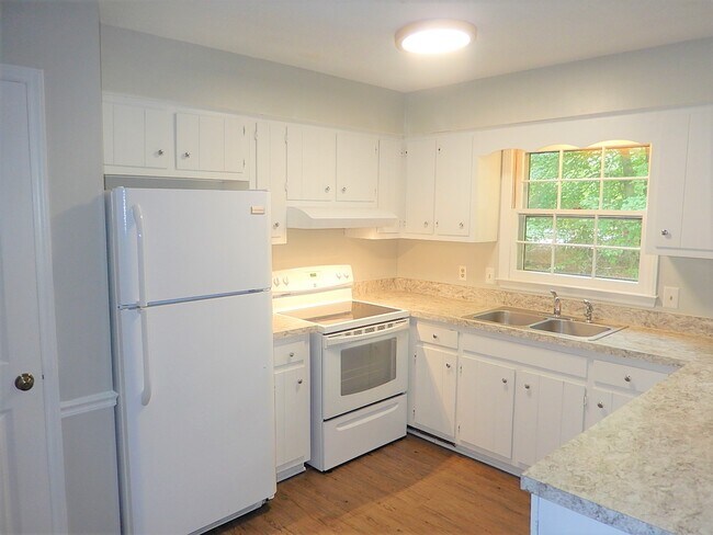 Photo - 6720 Glendower Rd