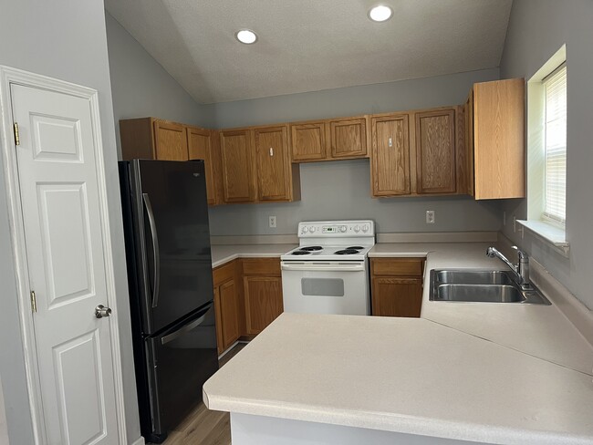 Photo - 5513 Stewartby Dr