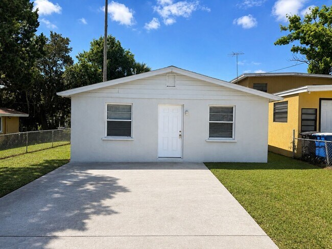 Building Photo - 1163 Engman St