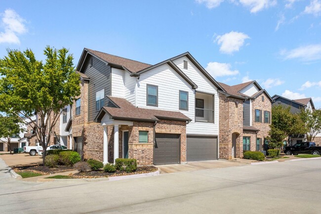 Avenues at Northpointe - Attached Garages - Avenues at Northpointe Apartments
