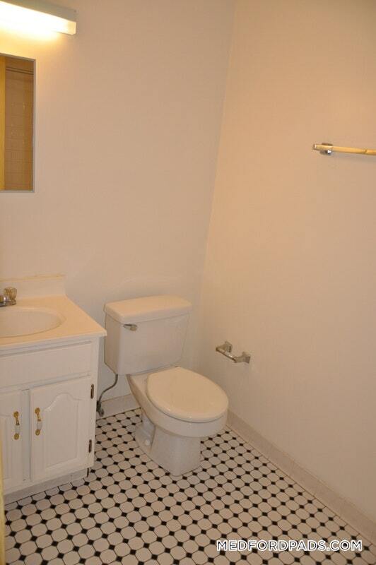 Building Photo - 8 Pearl St Unit 3