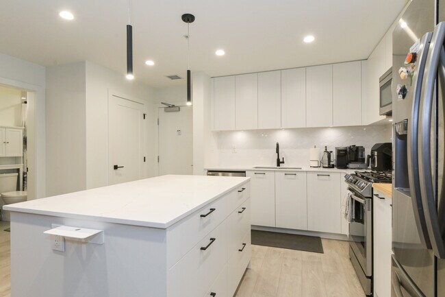 Photo - Modern & Bright 1-Bed Condo for Rent in Heart of Latimer Village, Langley Unité B507