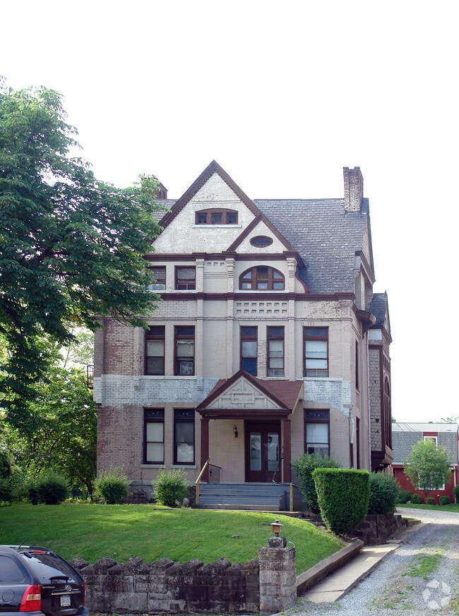 Building Photo - 4930 Centre Ave