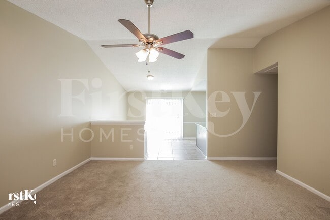 Photo - 3204 Faircroft Way