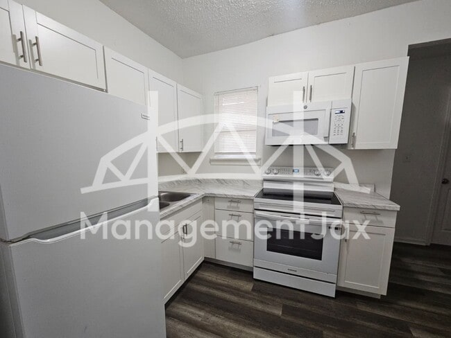 Photo - 1165 Hart St