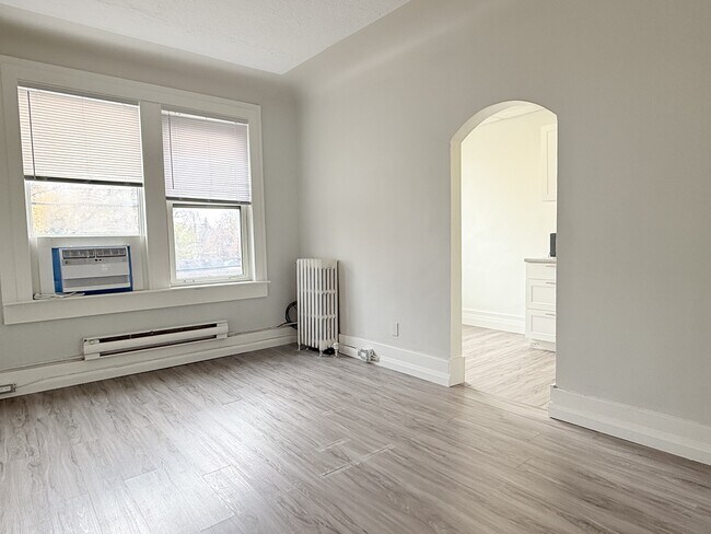 Photo - 1495 Gladstone Ave Unit 303