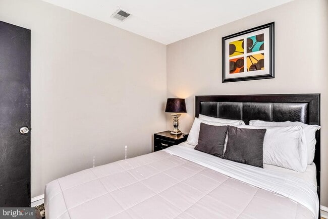 Photo - 2135 Walnut St Unit 603