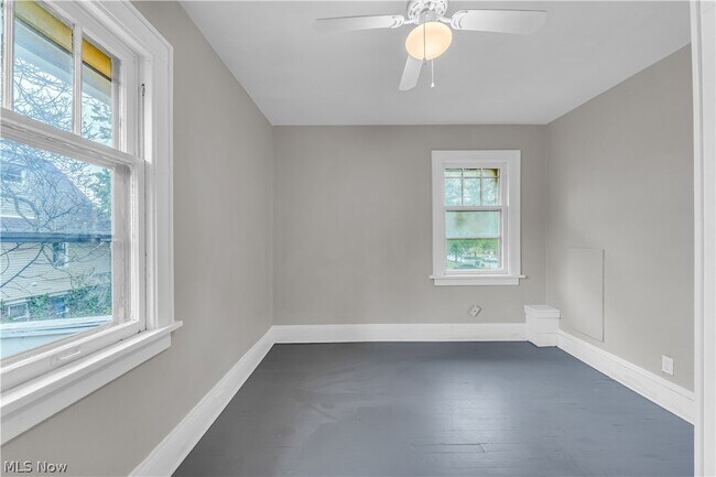 Building Photo - 1144 E 145th St Unit 1/Right