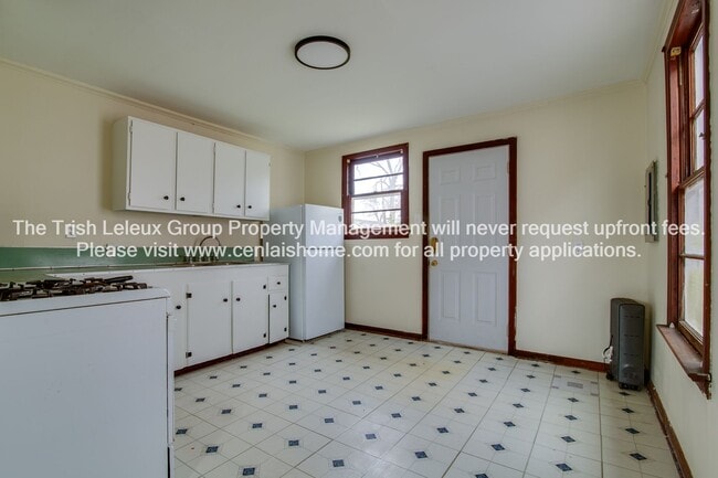 Photo - Near Downdown Pineville large 2/1 freshly painted.