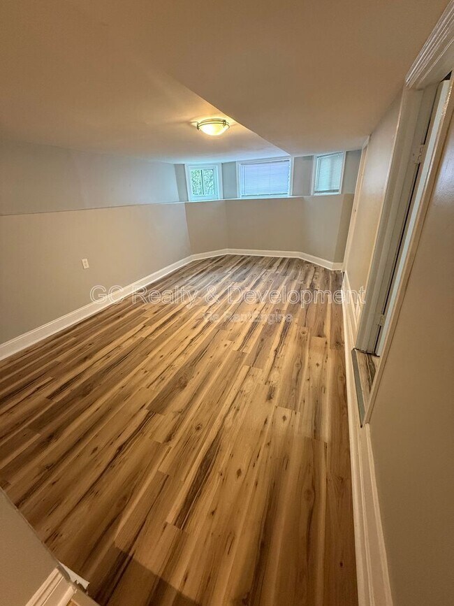 Photo - 2519 N Hamlin Ave Unidad B