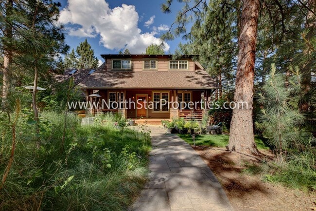 Building Photo - Spacious Five Bed Home in NW Bend