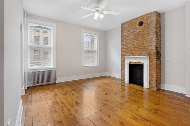 Building Photo - 320 8th St