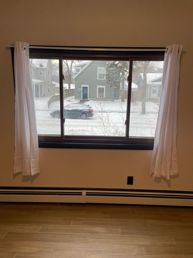 Photo - 824 Russell Ave N