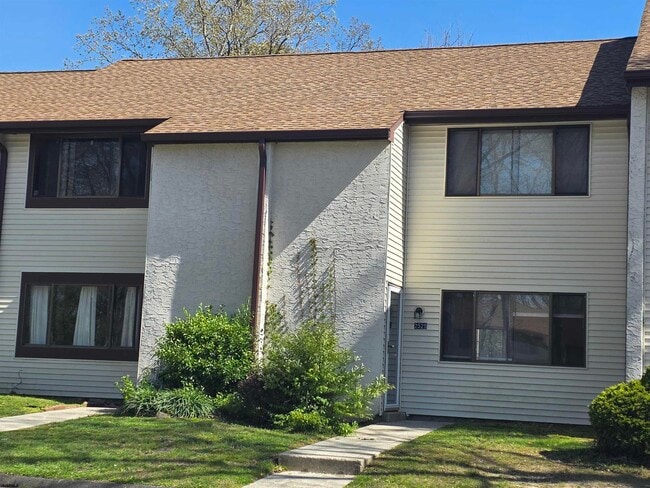 Building Photo - 2529 Cottonwood Ct Unit 2529