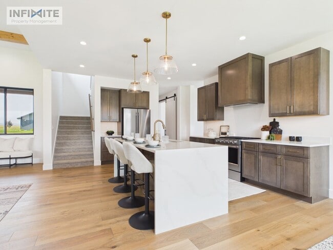 Photo - Modern Country Living in the Heart of Churchill