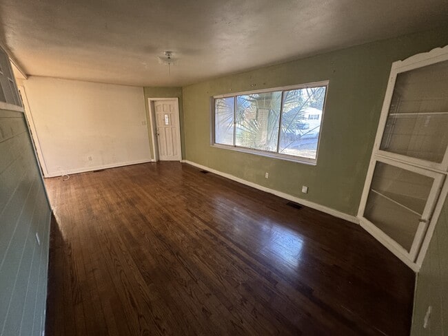 Photo - 1722 Pine Ave