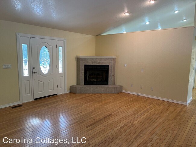 Photo - 3 br, 2 bath House - 328 Benjamin Way