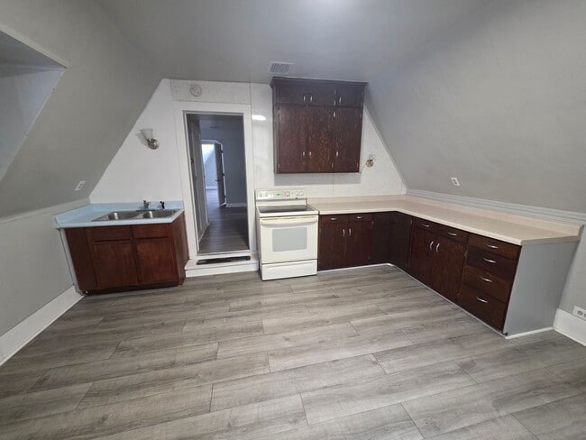 Building Photo - 641 10th St N Unit #B