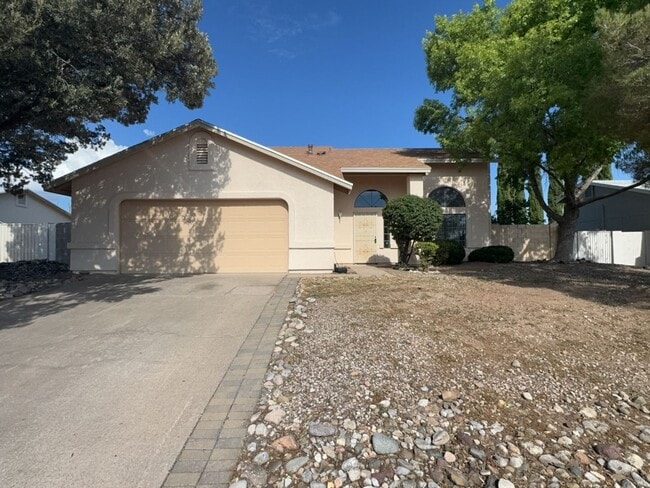 Building Photo - Great two story, 3 bedroom, 2.5 bath home