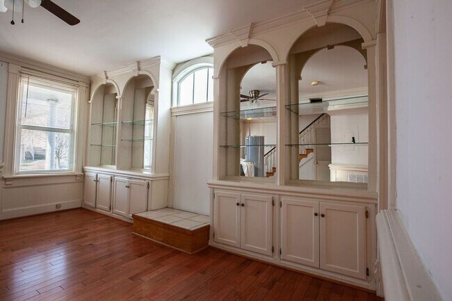 Photo - 1405 Charles St