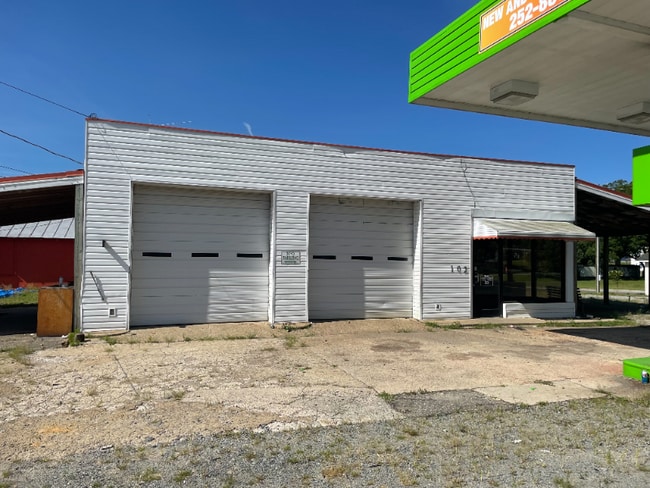 Photo - 102 E Green St