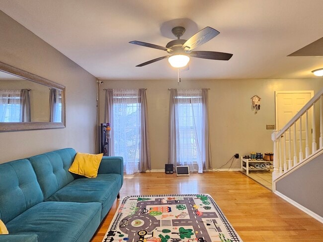 Photo - 579 Scott Ln