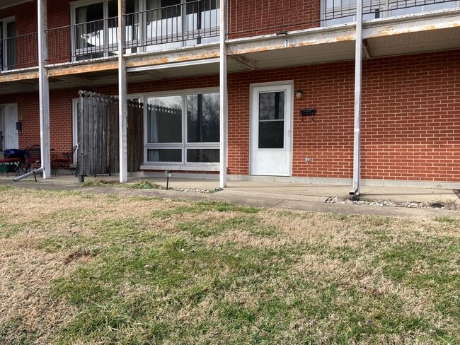 Entry - 407 W Stephen Foster Ave Unit Apt 1